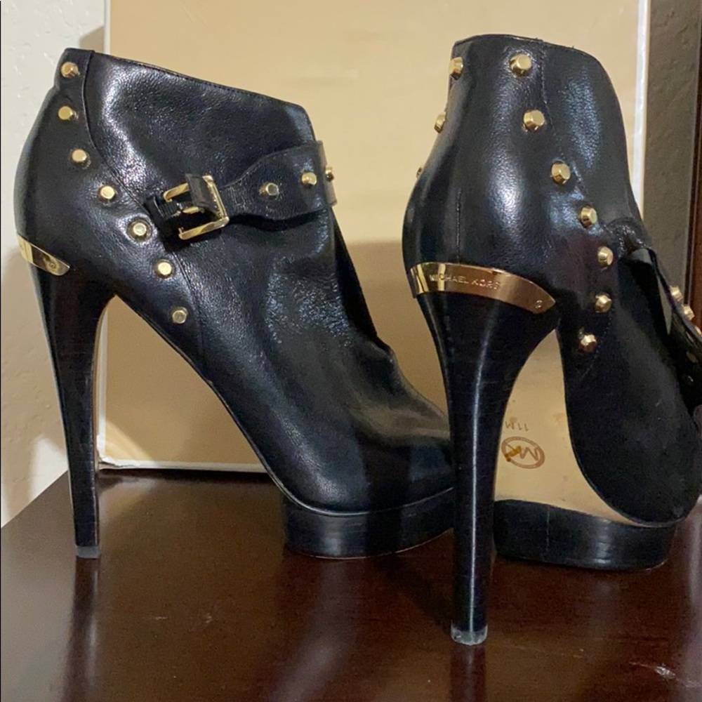 Black Michael kors open toe leather heels